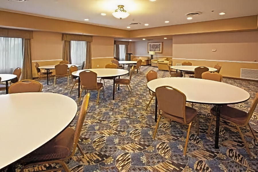 Holiday Inn Express Hotel & Suites Bedford, an Ihg Hotel