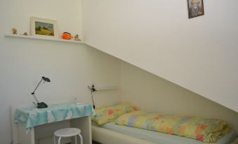 Two-Bedroom Apartment for 4-5 Guests with Lake and Mountain Views