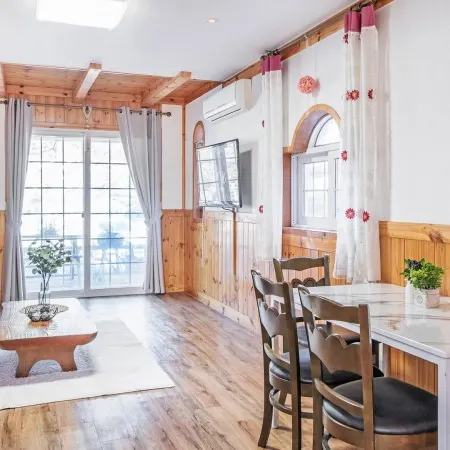 Gyeongju Mont Blanc Pension (Pool Villa, Group Room, Near Bomun Complex) Отели рядом с достопримечательностью «Астрономическая обсерватория «Чхомсондэ»»