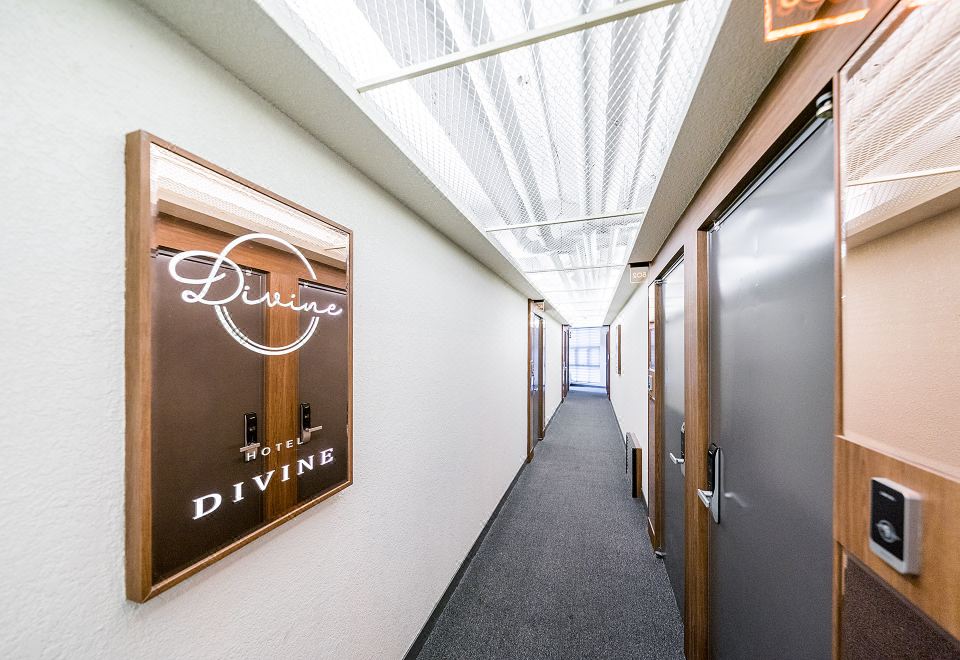 디바인호텔의 깔끔한 욕실 또는 시설