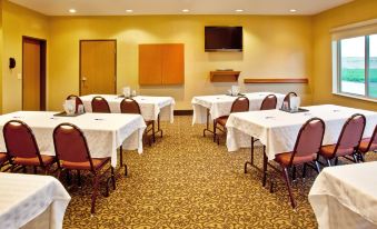 Holiday Inn Express & Suites Sheldon