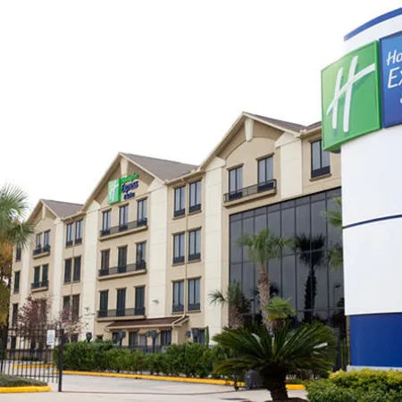 Holiday Inn Express & Suites HOUSTON NORTH INTERCONTINENTAL by IHG Отели рядом с достопримечательностью «Торговый центр Greenspoint»