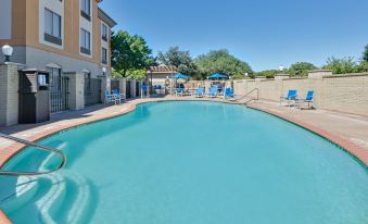 Holiday Inn Express & Suites Dallas - Duncanville