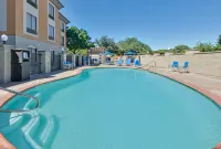 Holiday Inn Express & Suites DALLAS - DUNCANVILLE by IHG Hotels in Cedar Hill