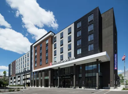 Hilton Garden Inn Madison Downtown Отели рядом с достопримечательностью «Аллайант Энерджи Сентер»