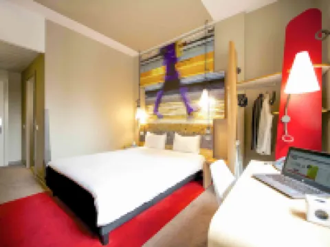 ไอบิส มิลาโนเช็นโตร โรงแรมในมิลาน