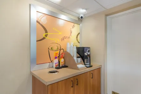 Red Roof Inn Durham - Triangle Park Отели рядом с достопримечательностью «Дарем Академи Мидл Скул»