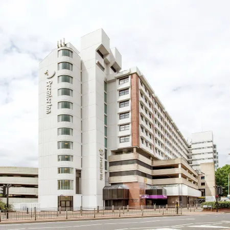 Premier Inn London Kingston Upon Thames Отели рядом с достопримечательностью «Парк Уимблдон-Коммон»