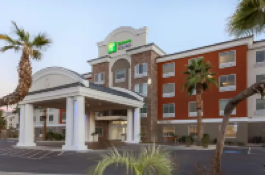 Holiday Inn Express LAS VEGAS - STADIUM AREA by IHG  호텔
