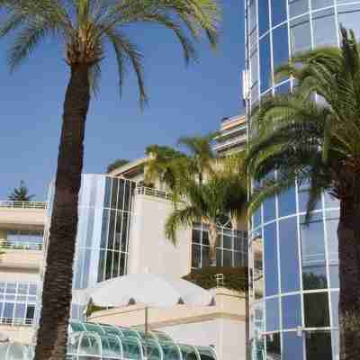 Le Meridien Beach Plaza Hotel Exterior