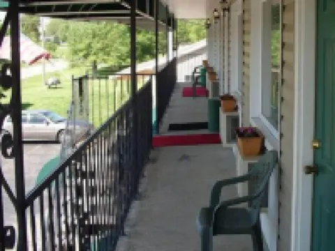 K-River Motel & Campground