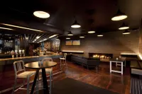 DoubleTree by Hilton Hotel Queenstown - bar
