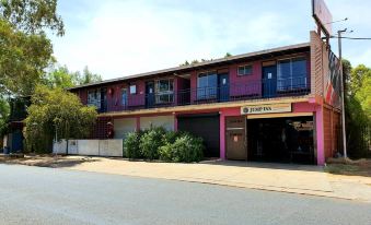 Jump Inn Alice Budget Accommodation