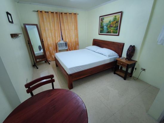 Lawton Residences 4 Bed Room
