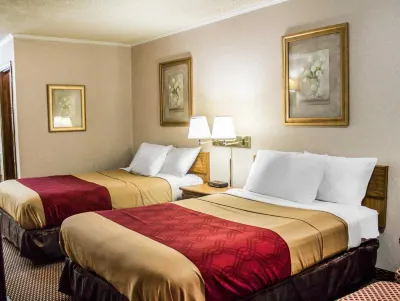 Econo Lodge Hotels near Music on Market