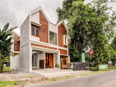 Twin House Jogja Hotels near Blue Lagoon Sendang Tirta Budi