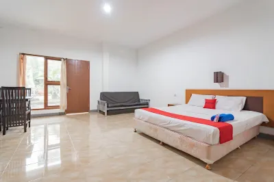 RedDoorz Plus at Hotel Sofia Pangandaran Hôtels à : Pangandaran