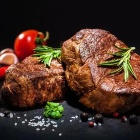 Garden Club - Hotel & Restaurant - Free Outdoor Pool & Parking Отели рядом с достопримечательностью «Аквапарк Paradisul Acvatic»