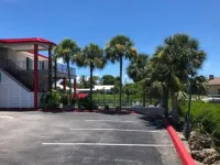 Sun Coast Inn - Parking