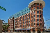 Hampton Inn & Suites Columbus-Downtown Hotel berhampiran Columbus State Community College