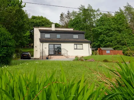 Solas Отели рядом с достопримечательностью «Portree Square»