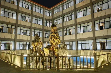 Yilai Hotel (Xingyang municipal government store) Отели рядом с достопримечательностью «Xingyang People's Park»