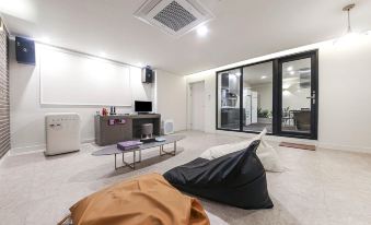 Maria Hotel - Housity