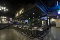 Holiday Inn WILMINGTON by IHG - bar