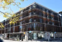 Adonis Lyon Dock Ouest Hotels in Saint-Cyr-au-Mont-d'Or