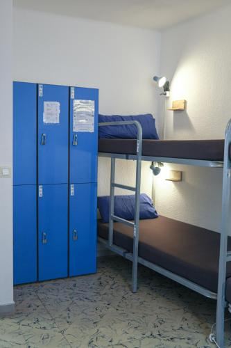 Bed In 6-Bed Dormitory Room Mana Mana Youth Hostel Photo