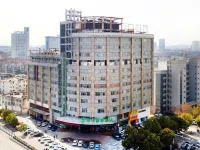 GreenTree Inn Hotel (Huainan City Square South Road Yizhong Branch)