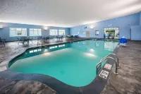 AmericInn by Wyndham Green Bay Near Stadium - Pools