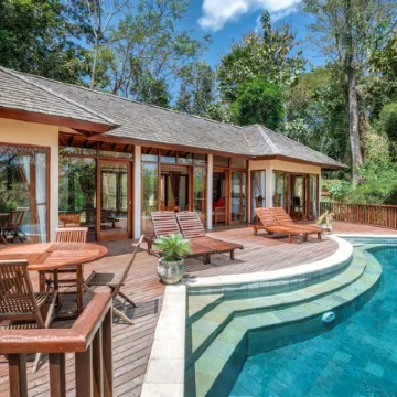 The Grand Bakas Jungle Retreat Villa スマラプラ宮殿周辺のホテル