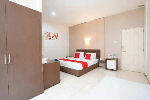 Feliz GH Hotels in Wonocolo