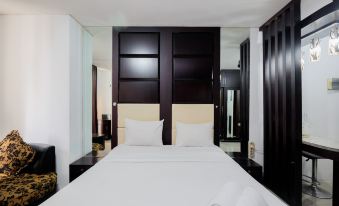 Comfort Living Studio Apartment at Mangga Dua Residence by Travelio