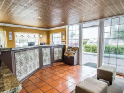 Econo Lodge Cocoa Beach - Near the Port Hotels in Cocoa Beach