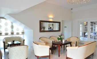 Hotel Bialy Dwor - Housity