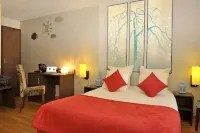 호텔 O2B 오 베르주 드 브로셀리앙드 Chateau de Comper 주변 호텔