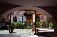 La Teo Pensiune si Pivnita - Homestays