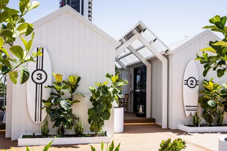 QT Gold Coast, an EVT hotel Отели рядом с достопримечательностью «The Wax Museum»