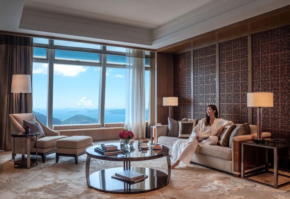 1. 더 리츠칼튼 홍..