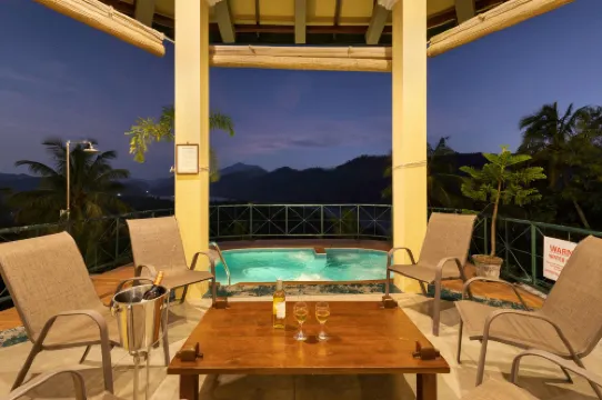 The Albatross, Kandy