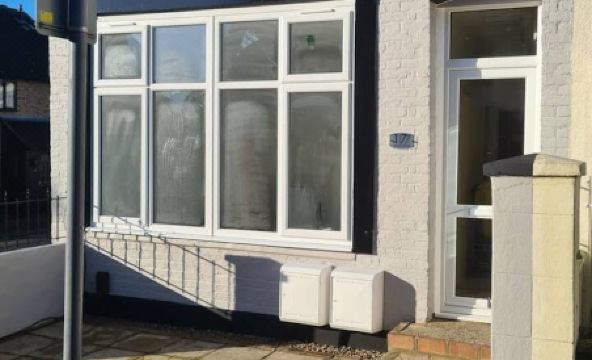 Inviting 3-Bed Apartment in Southend-on-Sea - Housity