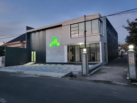 Cabin15 -Syariah Отели в г. Sananwetan