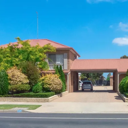 Colonial Motor Inn Bairnsdale Golden Chain Property