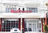 RedDoorz @ Jalan Tanjung Blitar Các khách sạn ở Sukorejo