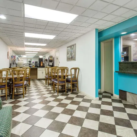 Howard Johnson by Wyndham Virginia Beach Отели рядом с достопримечательностью «Чикс-Бич»
