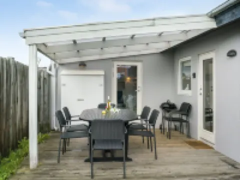 "Alvina" - 25m from the Sea