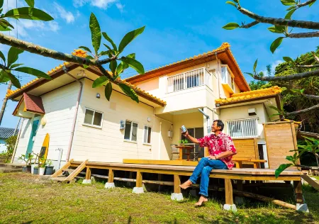 Seaside Отели рядом с достопримечательностью «Nishinoomote port offshore Breakwater north Lighthouse»