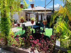 Himeyn Beach Inn - Ocho Homes by Eight Continents